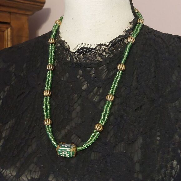 Vintage Handmade Green and Gold Tone Beads Double Strand Station Necklace - Picture 2 of 6